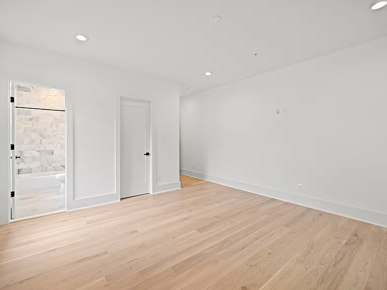 8609 Woodbrook Ln — Photo 32