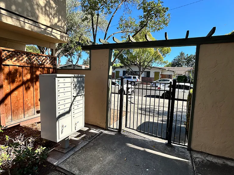 3295 Brookdale Dr #4 — Photo 33