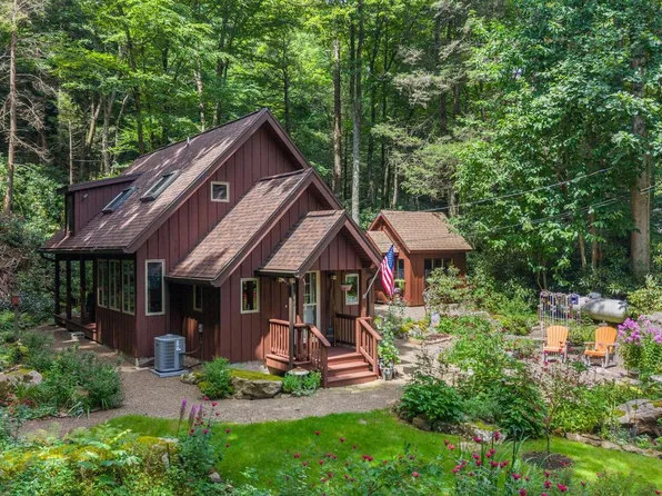 108 Shangri Ln, Port Matilda, PA 16870