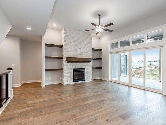 4th image of 17216 Parkhill St