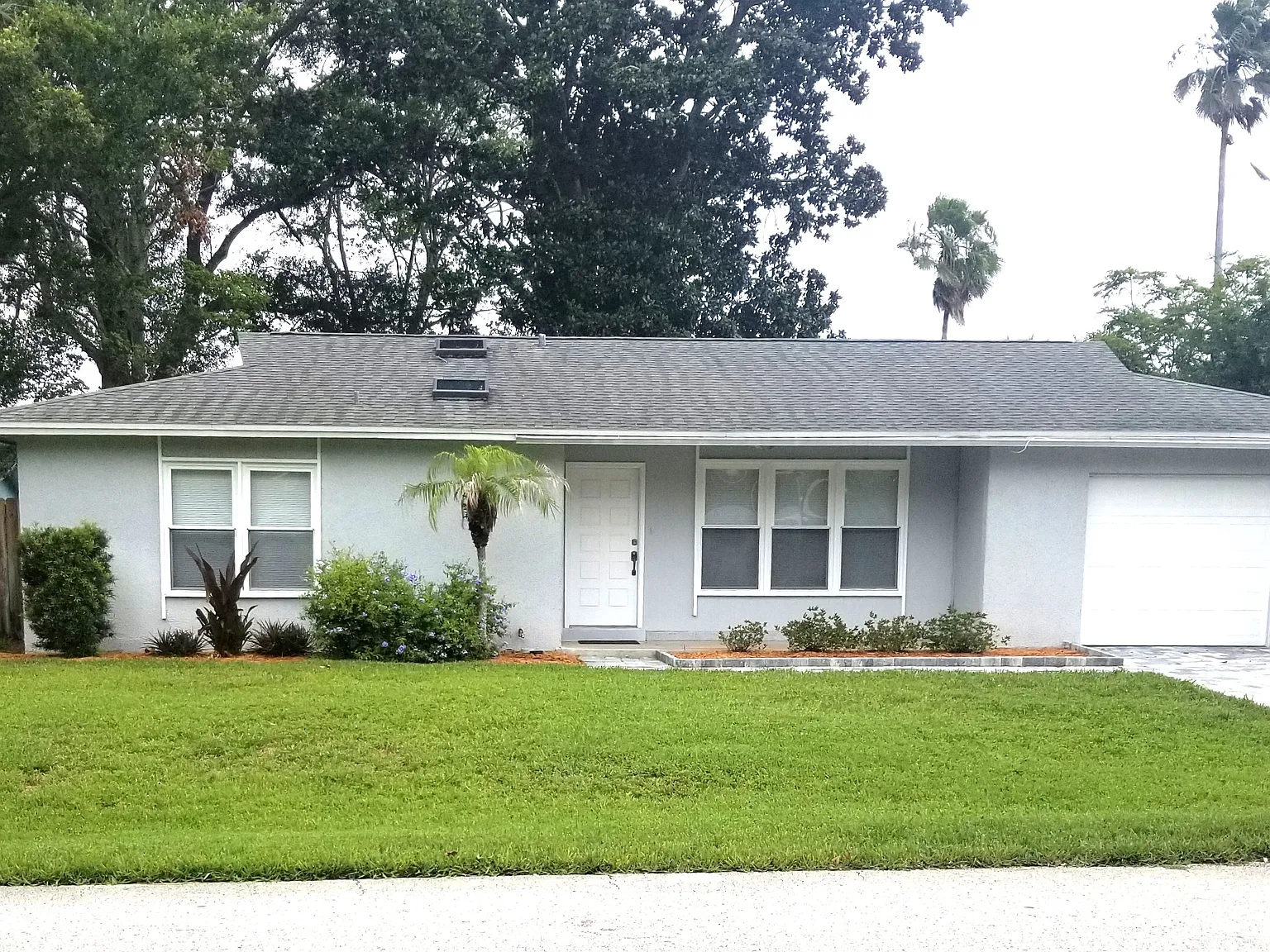 3 bed, 1107 sqft, $2,400 — Photo 1