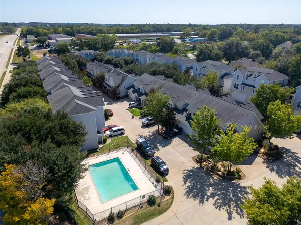 176 Binnacle Ct #B, Willis, TX 77318