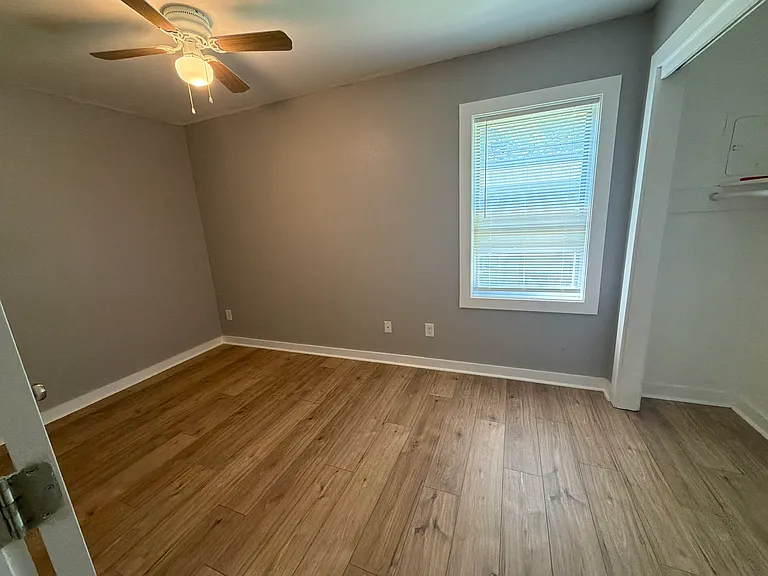 1610 Dudley Ln — Photo 13