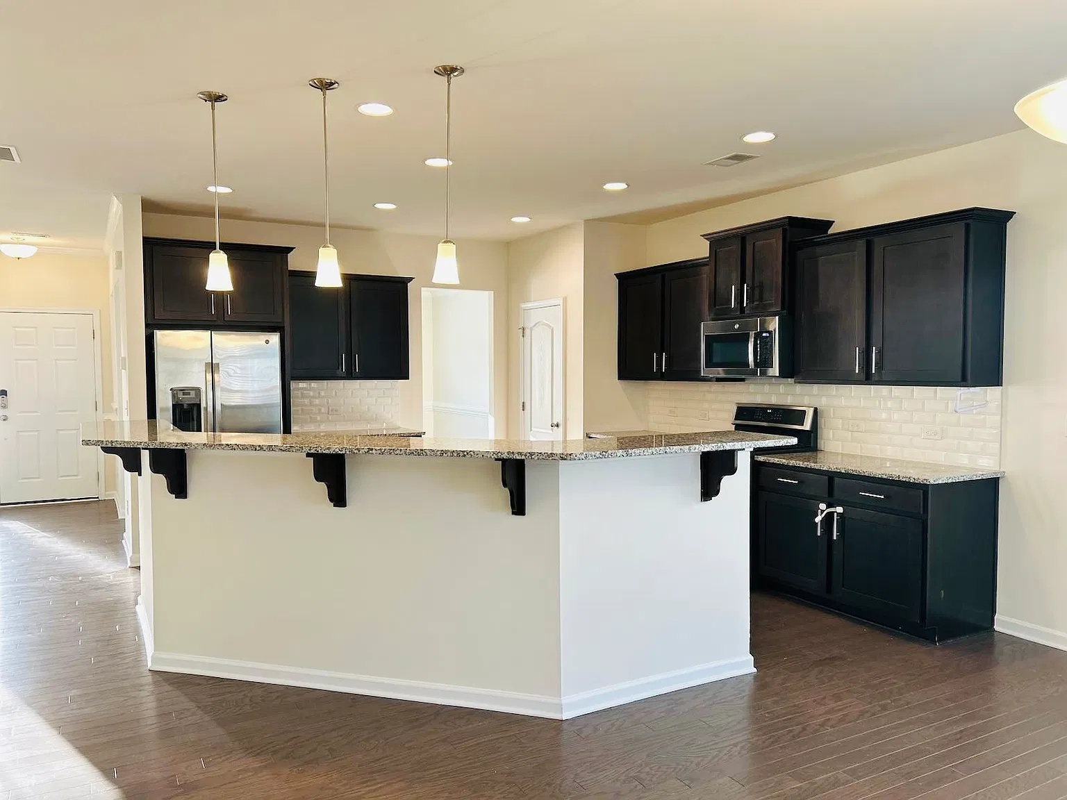 6048 Cloverdale Dr — Photo 4