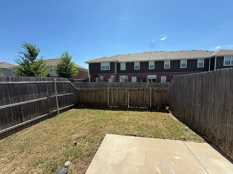 786 SW 13th St — Photo 22