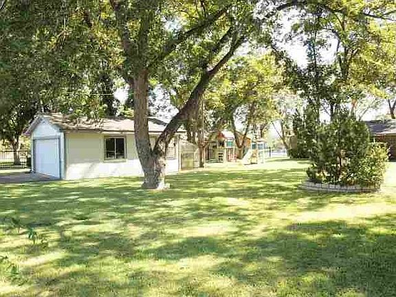 3rd image of 3050 River Oaks Dr