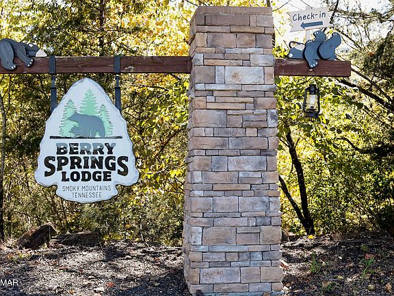 12th image of 2149 Seaton Springs Rd