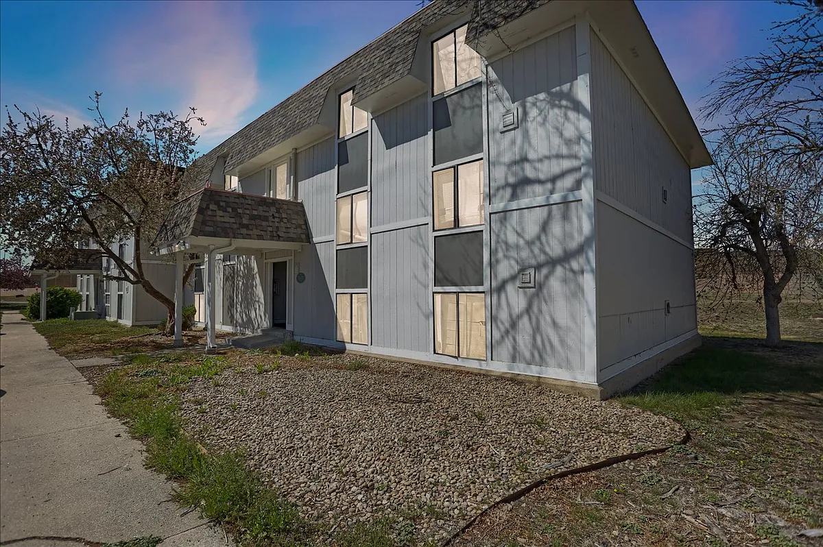 Building Photo - Fitzsimmons Junction