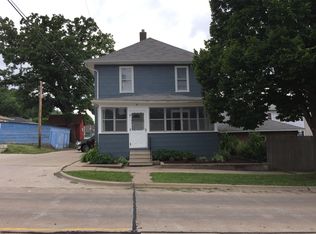 413 6th St, Moline, IL 61265