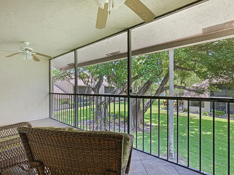 5530 Coach House Cir — Photo 14
