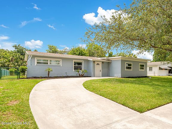 3rd image of 1132 Crescent Dr