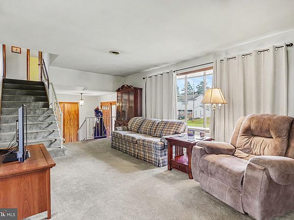 5th image of 1371 Norton Rd