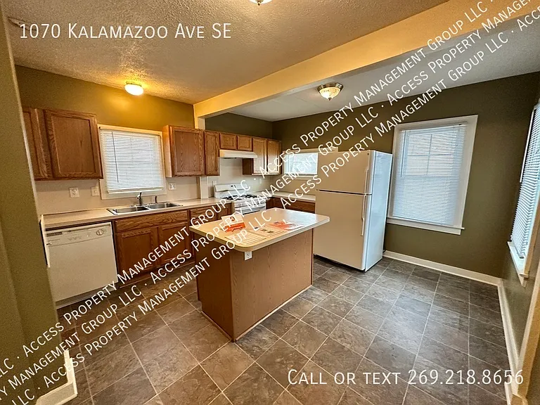 1070 Kalamazoo Ave SE — Photo 10