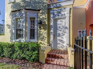 2310 Victoria Gardens Ln, Tampa, FL 33609