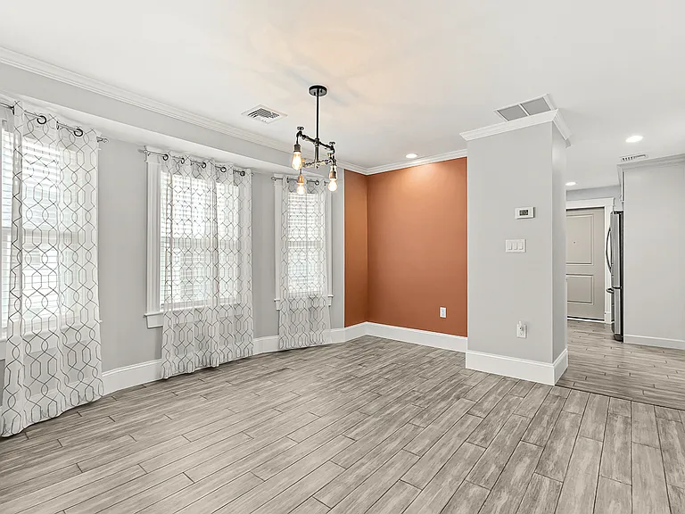 72 Windsor Rd #2 — Photo 5