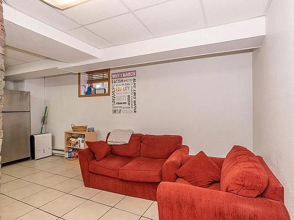 5th image of 2303 Olive St APT 1