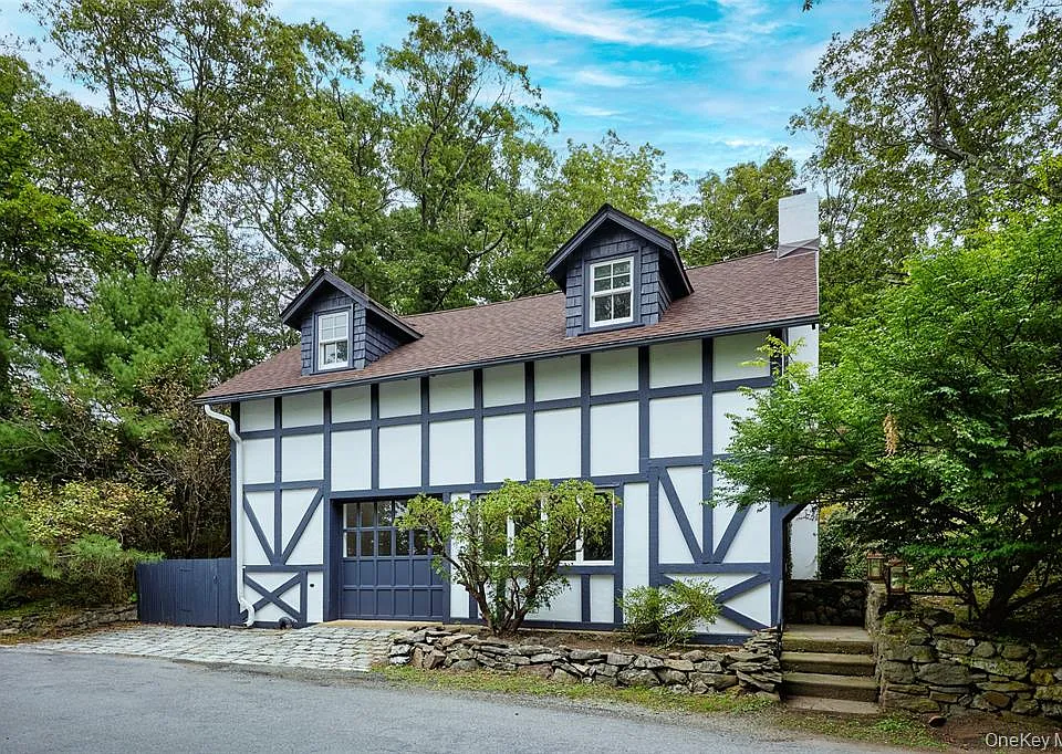93 Circuit Rd