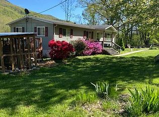 26540 Mountaineer Dr, Seneca Rocks, WV 26884