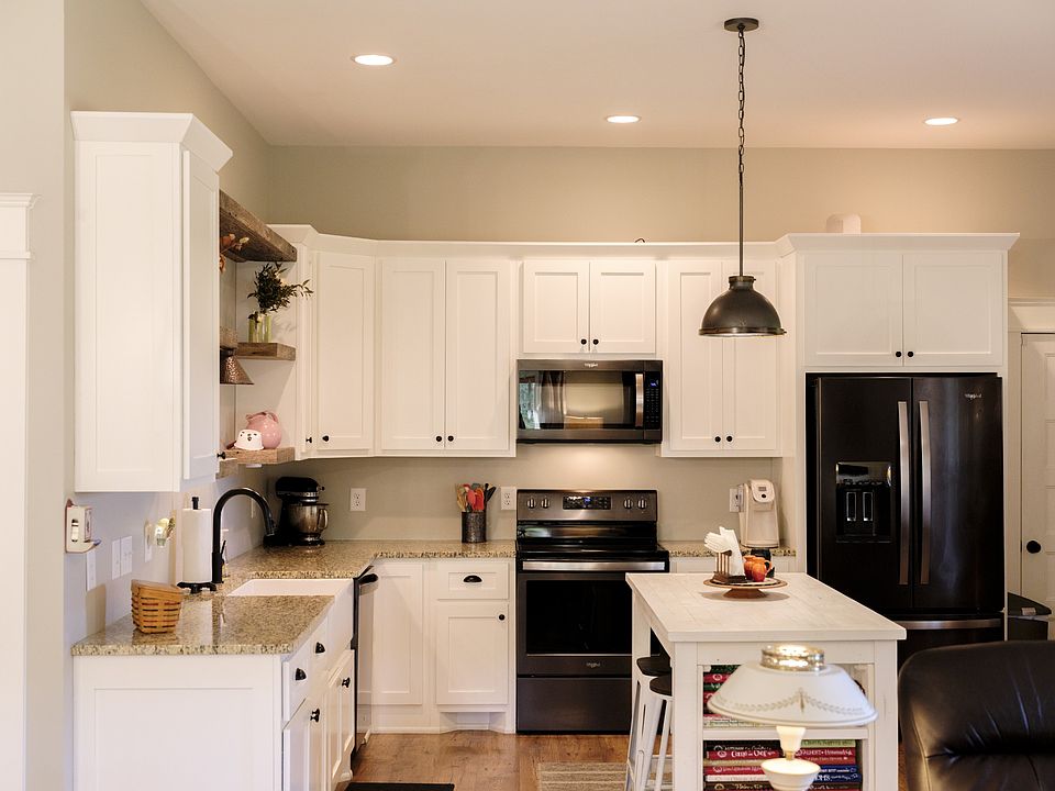 10th image of 3210 Morel Rd