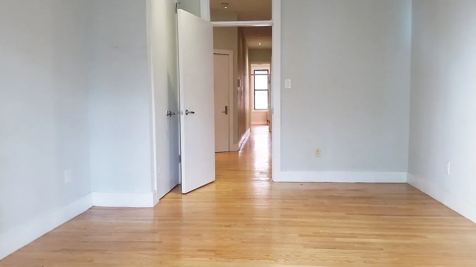 215 Maujer Street — Photo 2