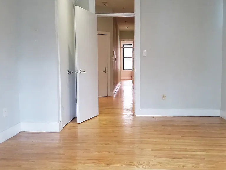 215 Maujer St #2L — Photo 5