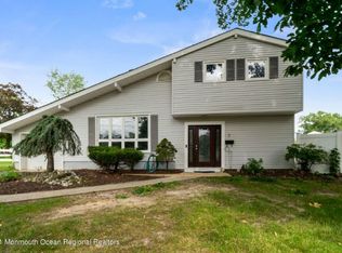 2 Gibson Dr, Hazlet, NJ 07730
