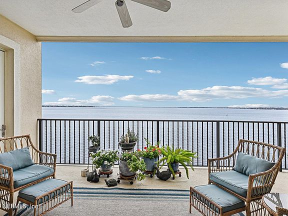 5th image of 2358 RIVERSIDE Avenue #405