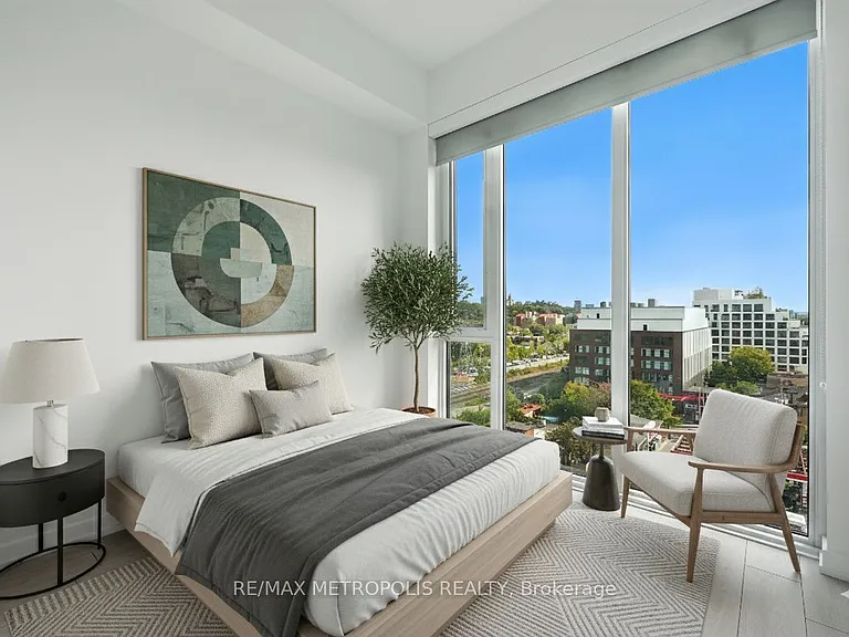 500 Dupont St #815 — Photo 6