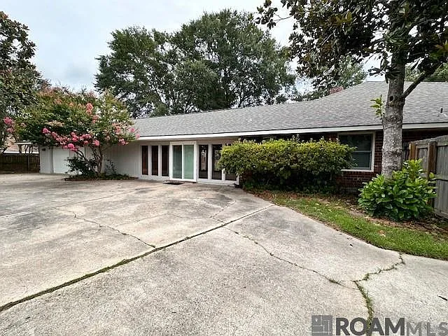 5840 Parkforest Dr — Photo 23