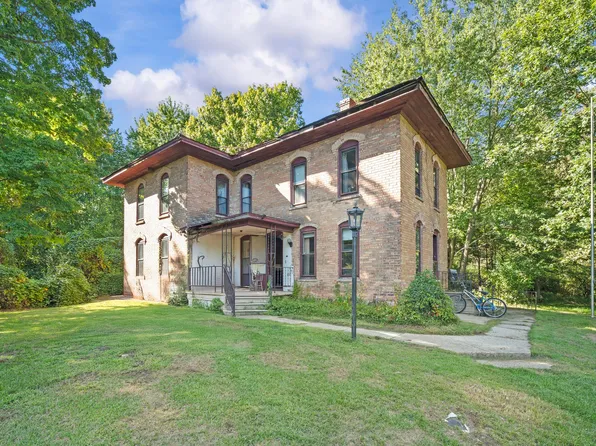 61760 66th Ave, Hartford, MI 49057