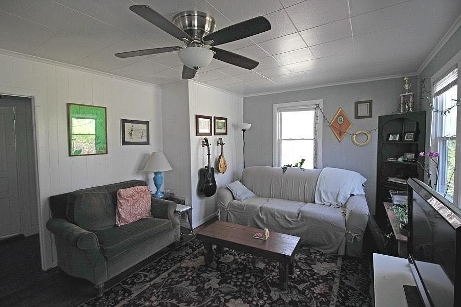 2nd image of 308 W Poplar Ave