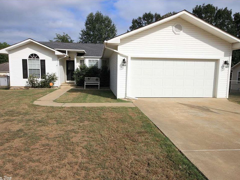 1st image of 8 White Oak Dr