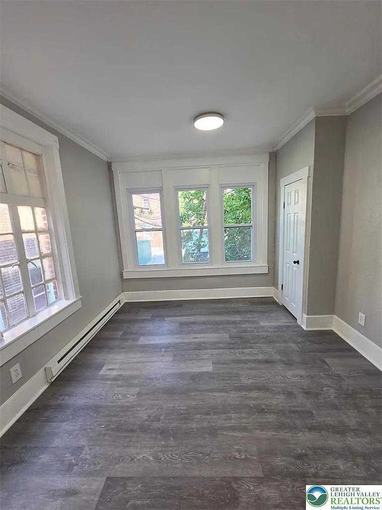 1 bed, 1.5 bath, 700 sqft, $1,250 — Photo 3