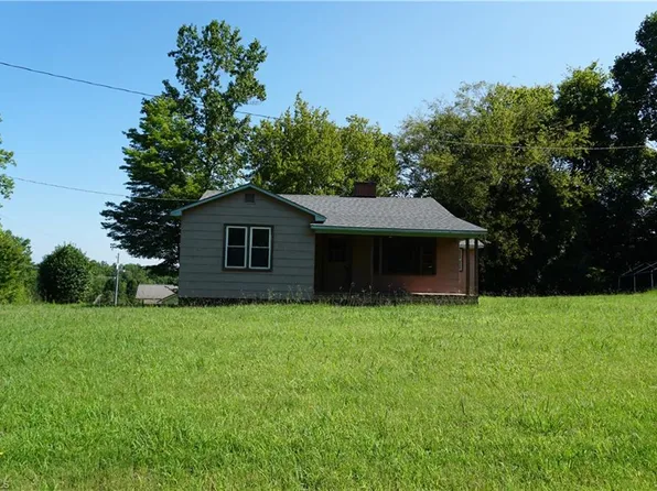 3441 E Old Us Highway 421, Yadkinville, NC 27055