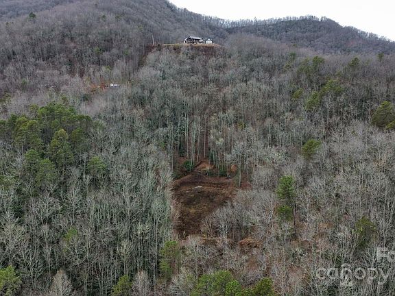 3rd image of 1182 Tunnel Mountain Rd
