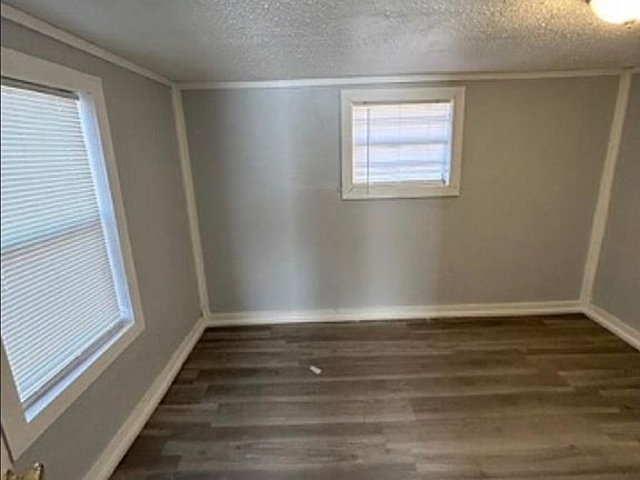 3rd image of 3100 Travis Rd
