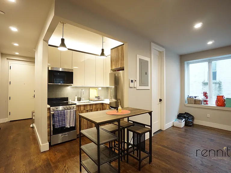 1031 Montgomery St #2F — Photo 3