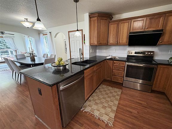 4th image of 2905 145th St