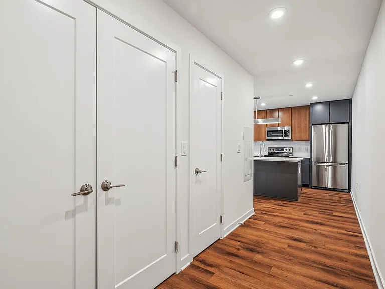 Graduate Pointe — Photo 226
