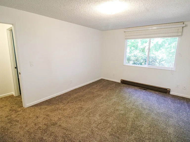 12315-12317 NE Fremont St — Photo 34