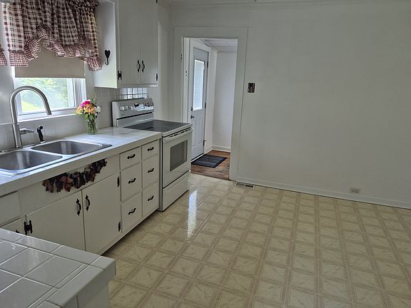 4th image of 312 E 2nd Ave