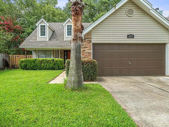 3rd image of 1227 Charleston Cir