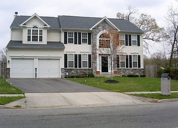 Ston front home w/2 C Garage- auto openers