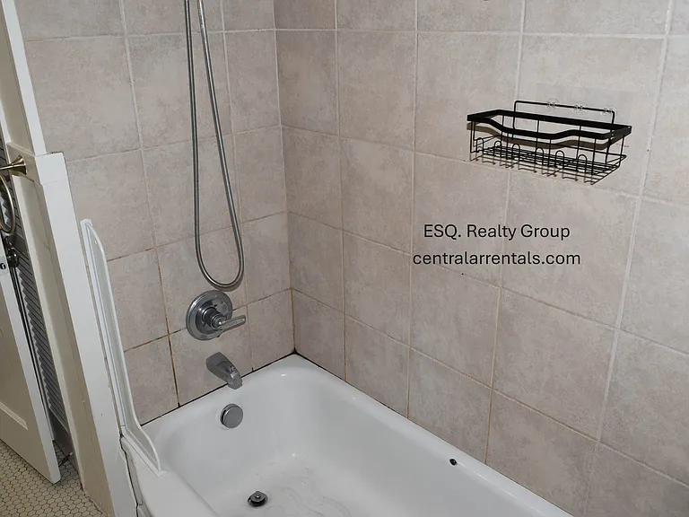 1120 N Taylor St — Photo 11