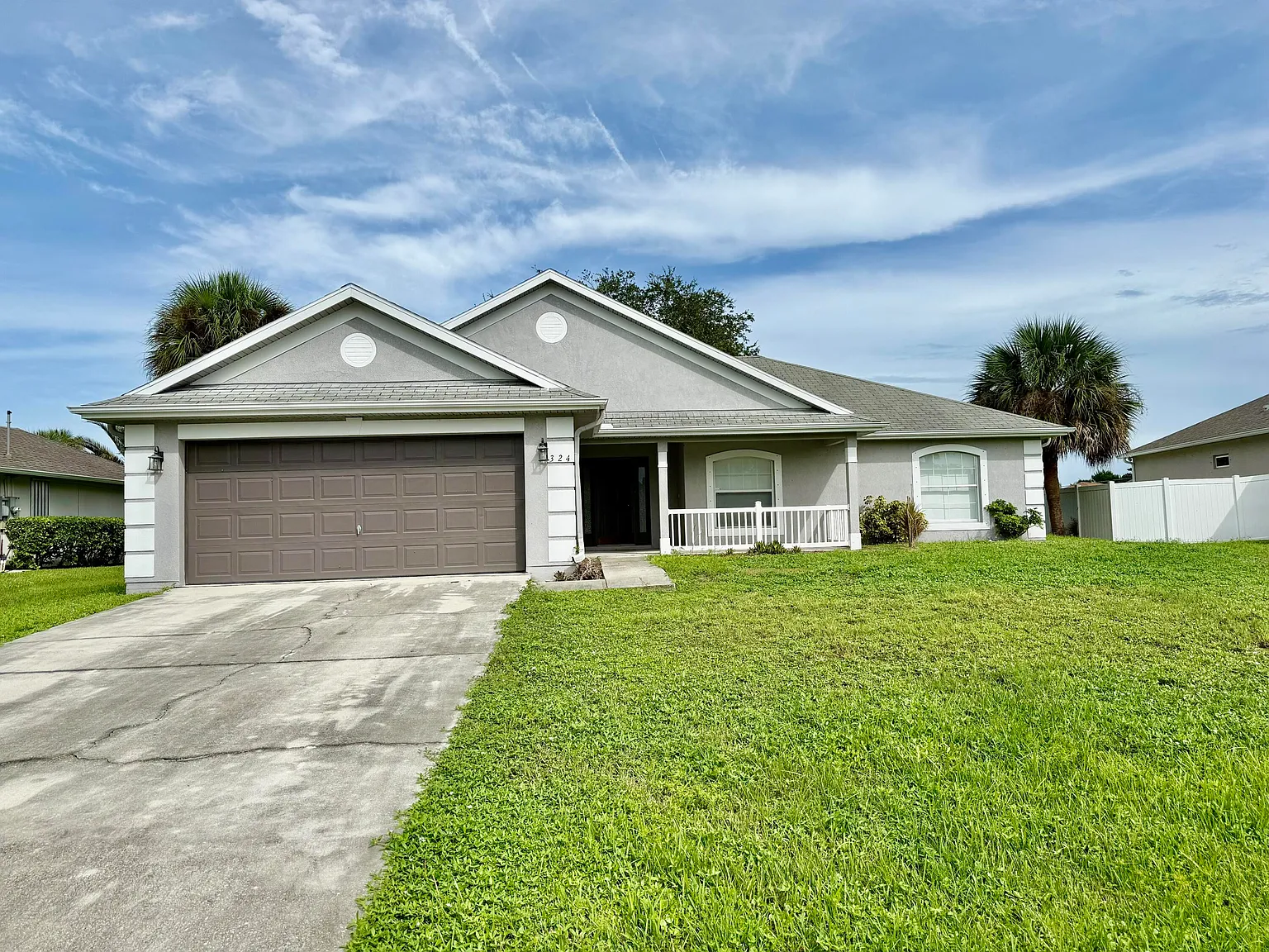 3 bed, 2.0 bath, 1733 sqft, $2,200 — Photo 2