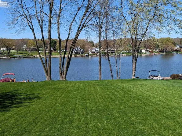 27 Delburne Dr, Davis, IL 61019