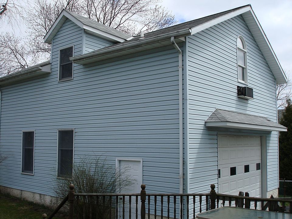 DETACHED GARAGE