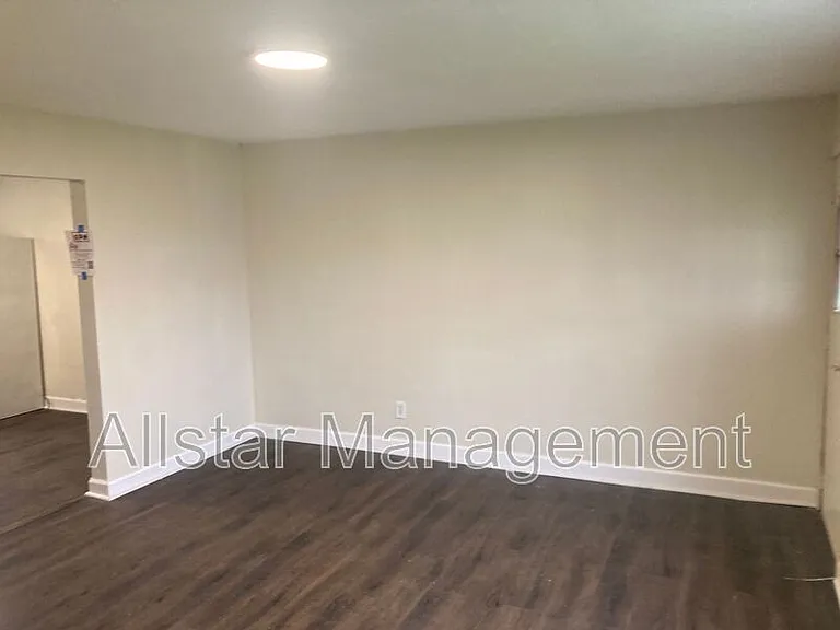 944 S Central Dr — Photo 4