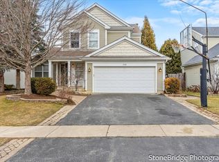 2120 Red Oak Dr, Round Lake, IL 60073