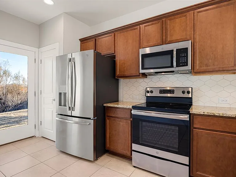 1501 Roseburg Dr — Photo 10